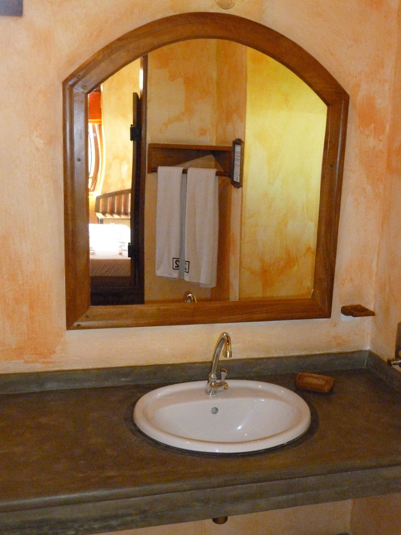 villa-araliya-rooms-bathroom villa-araliya-rooms-bathroom