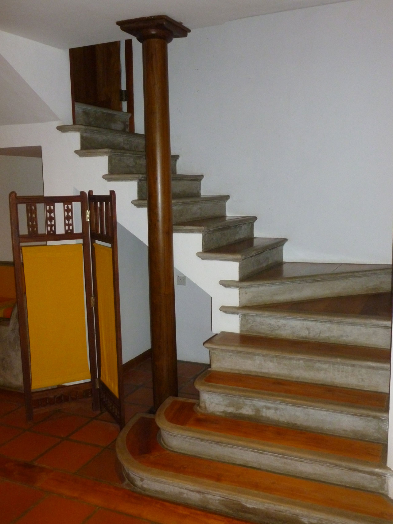 villa-araliya-suite-stair villa-araliya-suite-stair